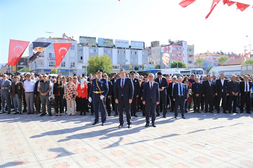 29 Ekim Cumhuriyet Bayramı’nın 99. Yıldönümü Kutlamaları Çelenk Sunma Töreni ile Başladı